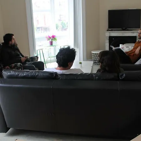 Royalty Albergue * Santander