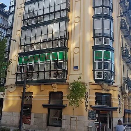 Royalty Albergue Albergue