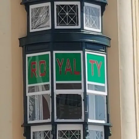 אכסניה Royalty Albergue