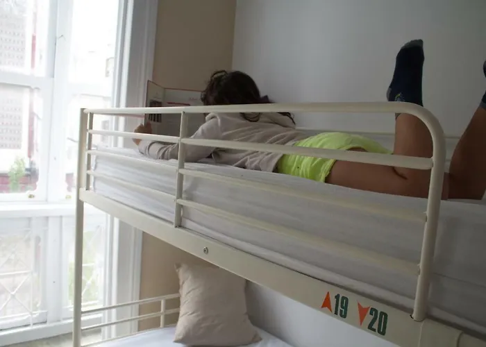 Royalty Albergue Hostal *