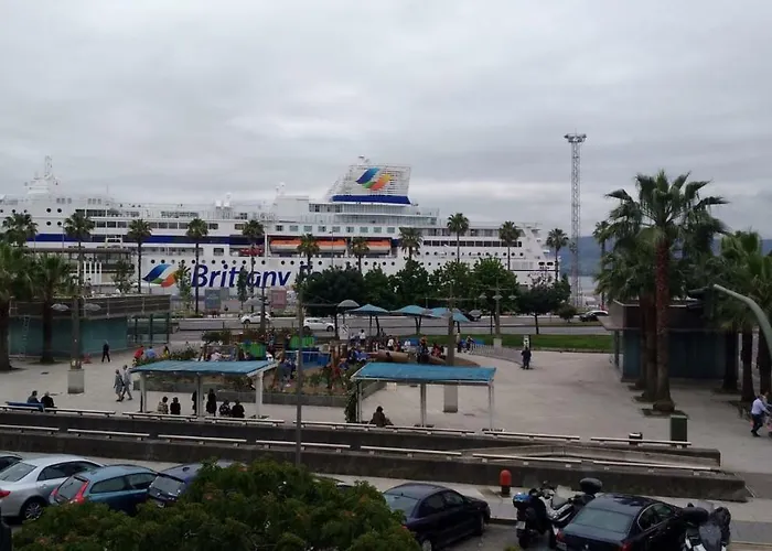 Royalty Albergue Hostel